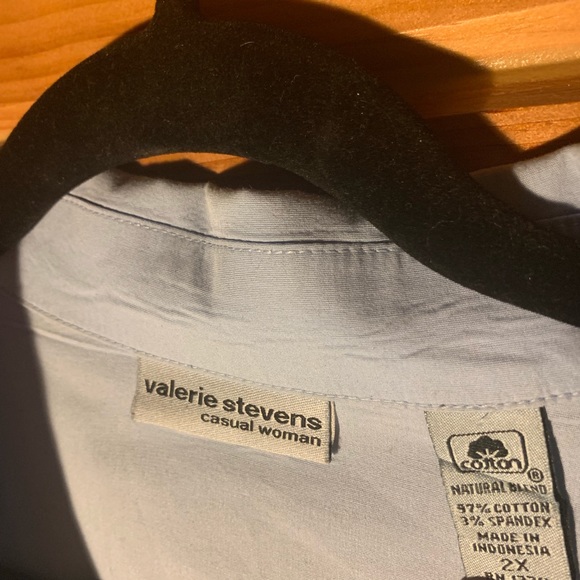 Valerie Stevens Ruffle Front Top - Picture 2 of 4